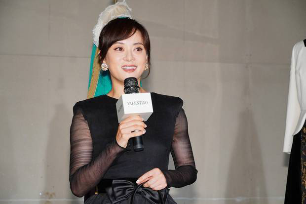 孙俪与何超莲同框:优雅知性PK甜美可人 -3 孙俪与何超莲同框:优雅知性PK甜美可人 -3