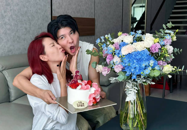 蔡少芬生日喜乐融融！张晋晒全家福，夫妻恩爱逗趣庆生 -4