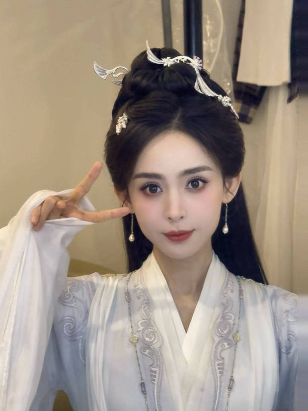 古力娜扎“古风造型”清新可爱 甜笑比耶俏皮满分 -3 古力娜扎“古风造型”清新可爱 甜笑比耶俏皮满分 -3