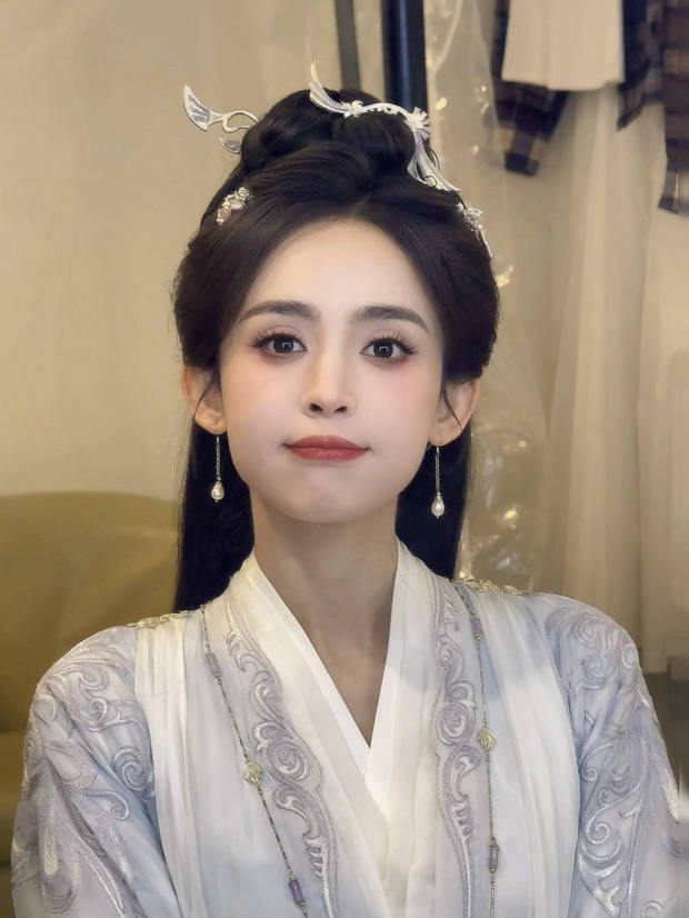 古力娜扎“古风造型”清新可爱 甜笑比耶俏皮满分 -2 古力娜扎“古风造型”清新可爱 甜笑比耶俏皮满分 -2