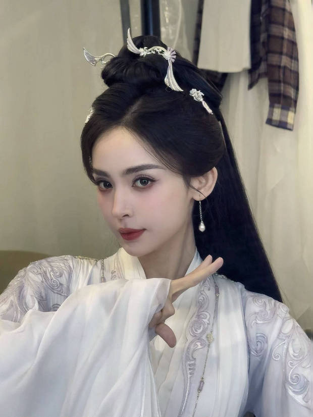 古力娜扎“古风造型”清新可爱 甜笑比耶俏皮满分 -4 古力娜扎“古风造型”清新可爱 甜笑比耶俏皮满分 -4