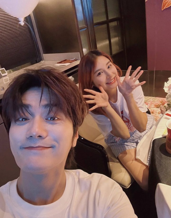 陆虎晒照庆“陈曌旭”恋爱十周年:恩爱甜蜜 -1 陆虎晒照庆“陈曌旭”恋爱十周年:恩爱甜蜜 -1