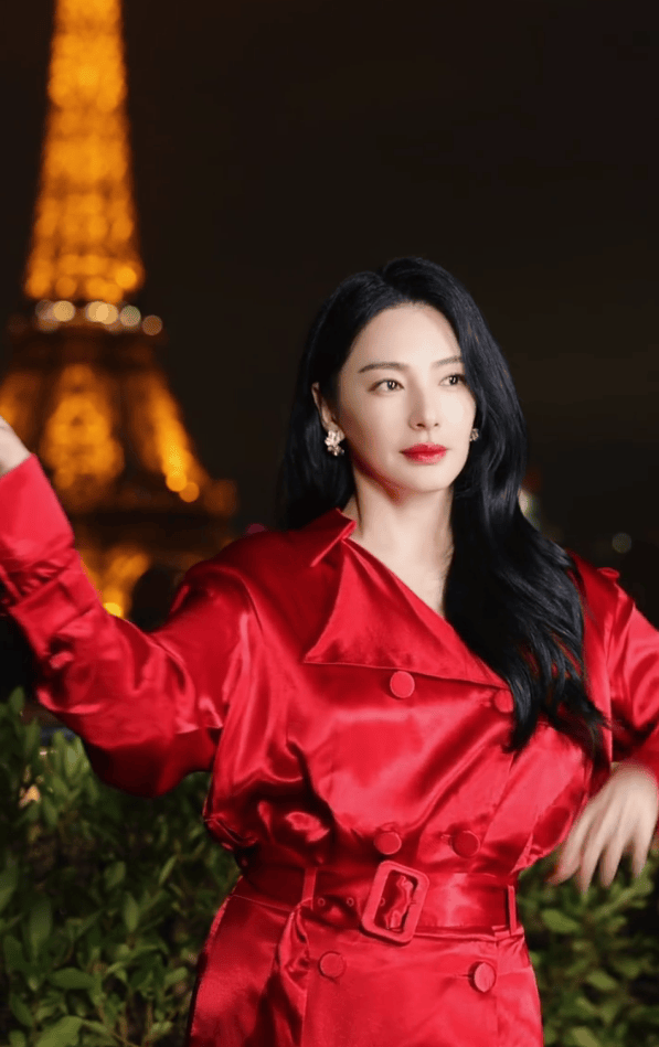 张雨绮巴黎时装周:红衣黑丝,性感惊艳 -1 张雨绮巴黎时装周:红衣黑丝,性感惊艳 -1