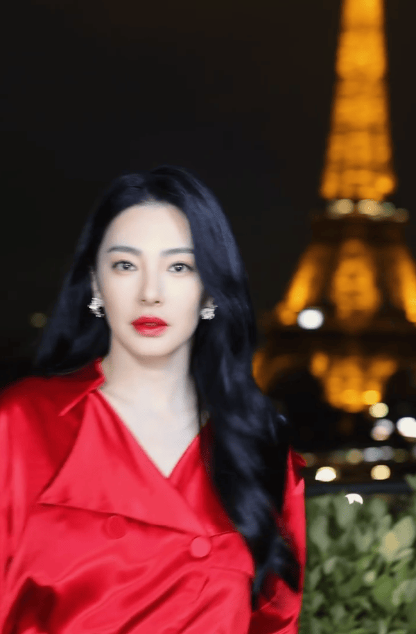 张雨绮巴黎时装周:红衣黑丝,性感惊艳 -3 张雨绮巴黎时装周:红衣黑丝,性感惊艳 -3