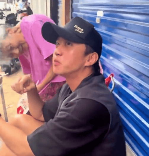 邓超南昌街头品尝“一毛钱奶奶凉菜” 赞奶奶“如花般青春” -2 邓超南昌街头品尝“一毛钱奶奶凉菜” 赞奶奶“如花般青春” -2