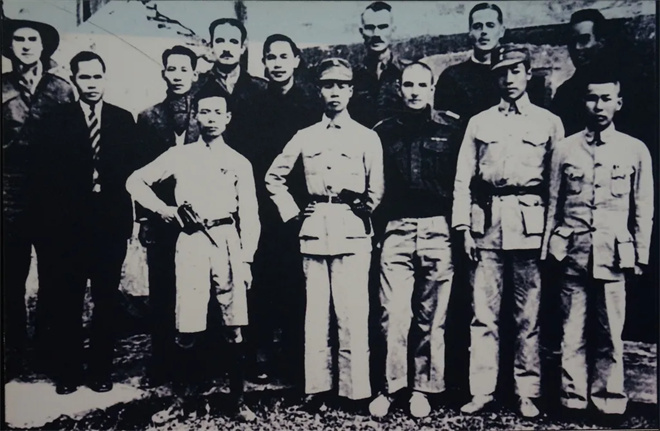 对话伍允龙:揭秘鲜为人知的血性奇迹营救 -1 对话伍允龙:揭秘鲜为人知的血性奇迹营救 -1