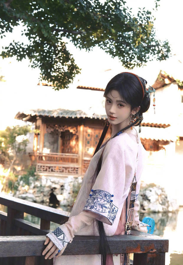 鞠婧祎《粉色襦裙》俏皮甜笑 娇憨动人 -4