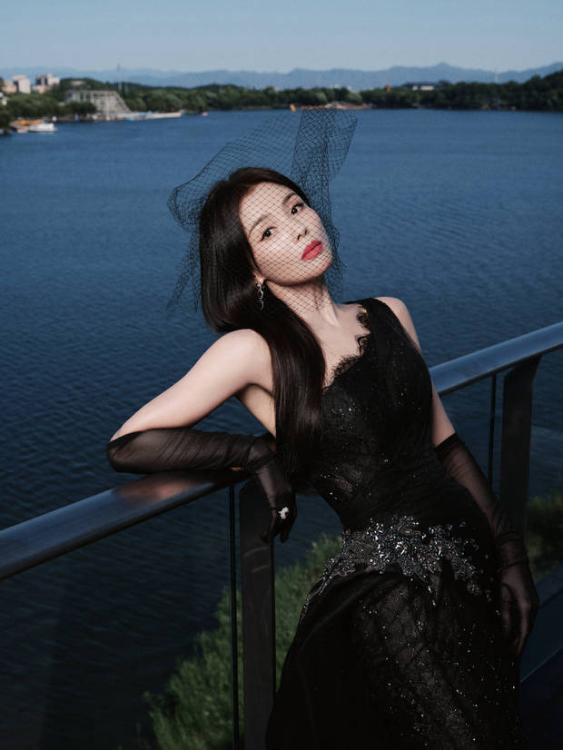 刘涛着黑裙，变身神秘画报女神 -5