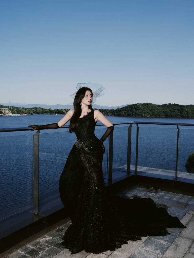 刘涛着黑裙，变身神秘画报女神 -4