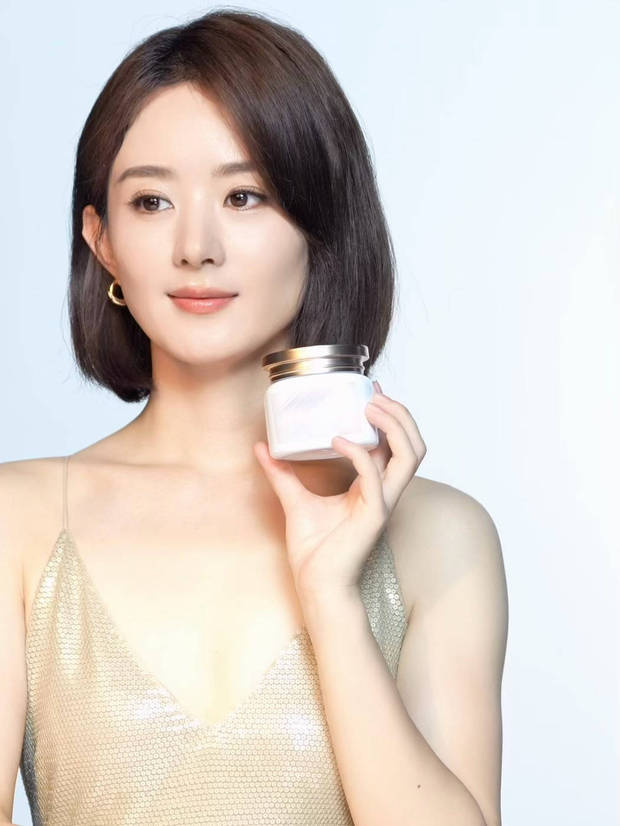 赵丽颖着银色吊带裙,展现温柔与干练 -5 赵丽颖着银色吊带裙,展现温柔与干练 -5