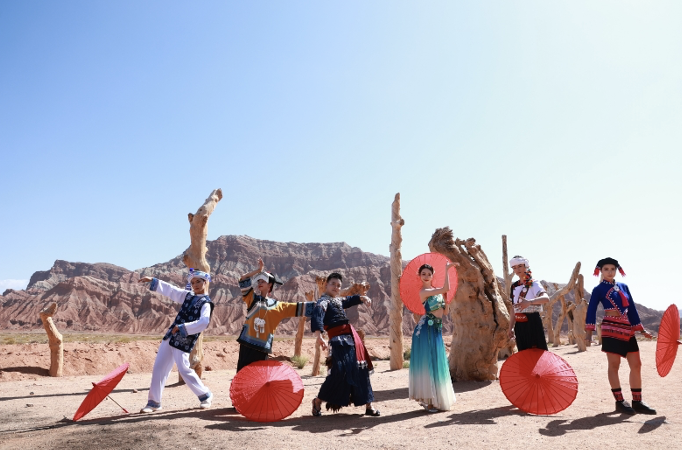 《新民族舞大会》第2季:文化根脉与创新的视听盛宴 -3 《新民族舞大会》第2季:文化根脉与创新的视听盛宴 -3