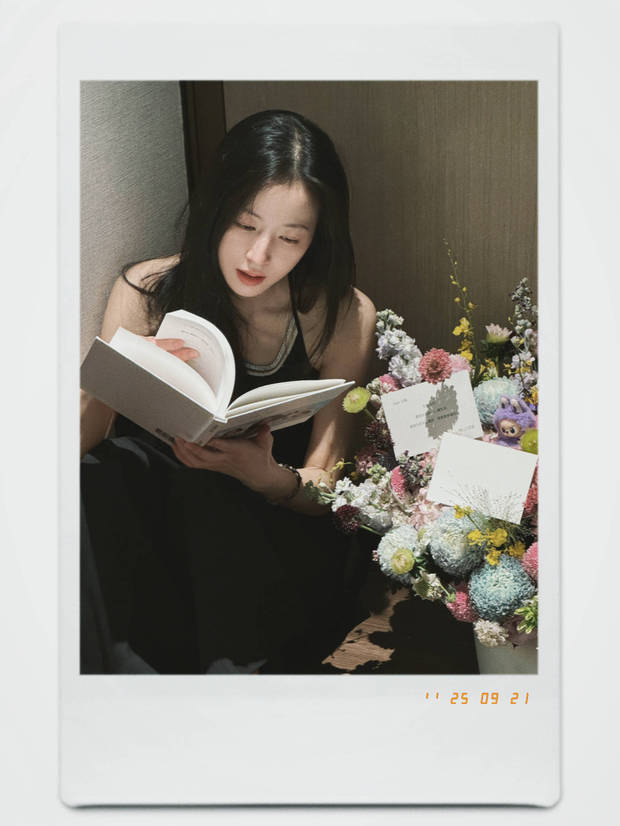 周雨彤31岁庆生照:手捧鲜花,笑容灿烂,温暖治愈 -4 周雨彤31岁庆生照:手捧鲜花,笑容灿烂,温暖治愈 -4