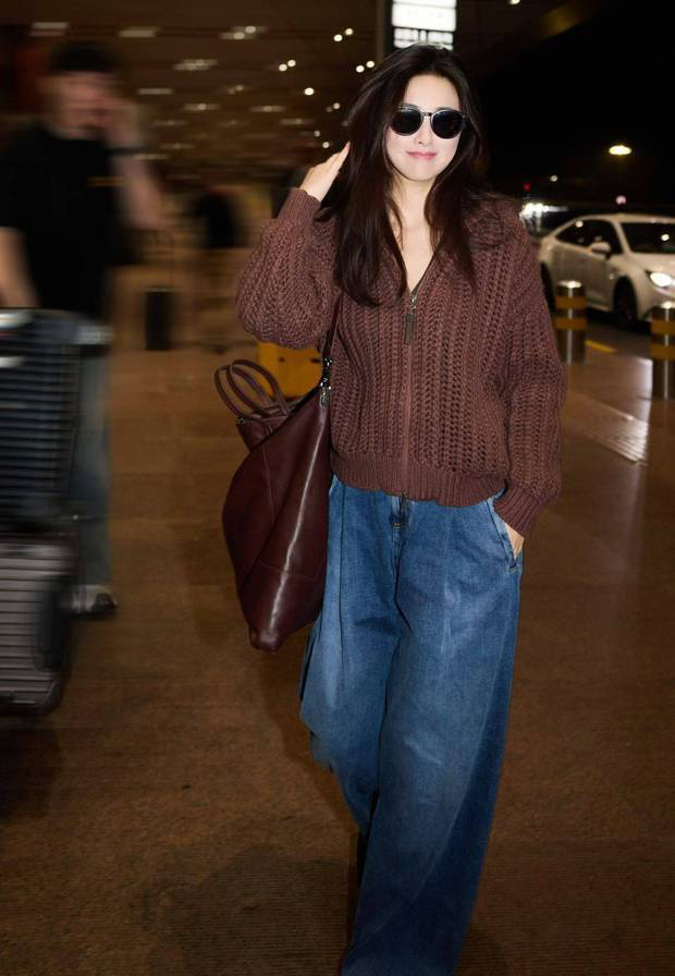 朱珠米兰时装周行 红外套配牛仔演绎慵懒风 -1 朱珠米兰时装周行 红外套配牛仔演绎慵懒风 -1