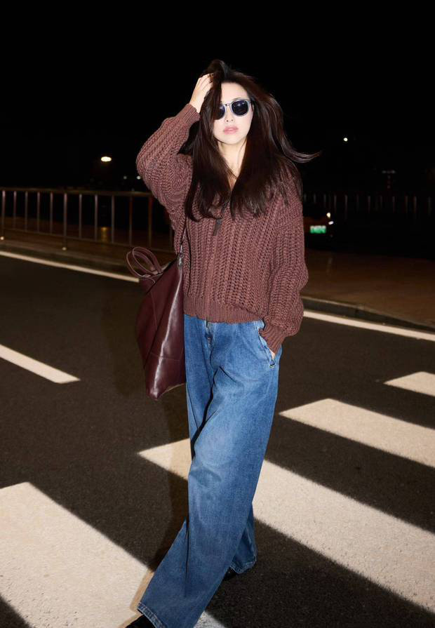 朱珠米兰时装周行 红外套配牛仔演绎慵懒风 -3 朱珠米兰时装周行 红外套配牛仔演绎慵懒风 -3