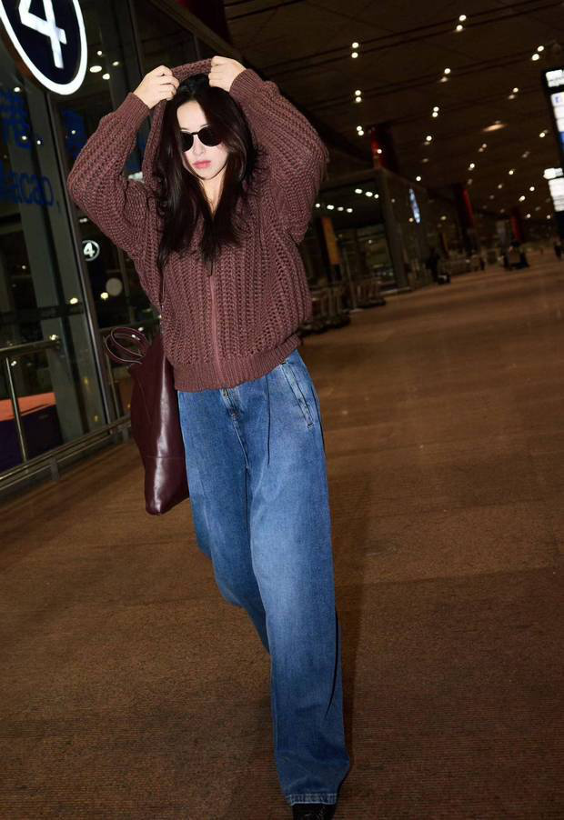 朱珠米兰时装周行 红外套配牛仔演绎慵懒风 -4 朱珠米兰时装周行 红外套配牛仔演绎慵懒风 -4