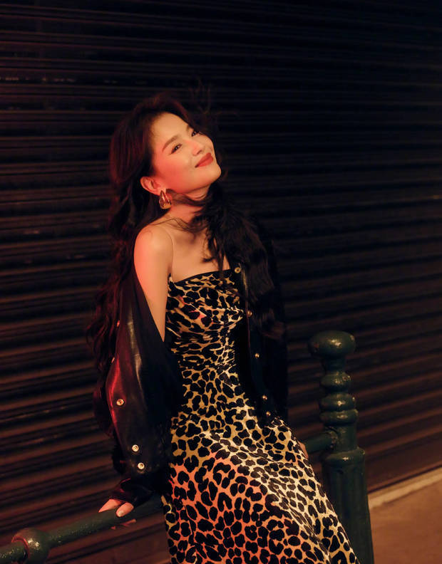 刘涛大湾区晚会:豹纹抹胸裙造型惊艳全场 -1 刘涛大湾区晚会:豹纹抹胸裙造型惊艳全场 -1