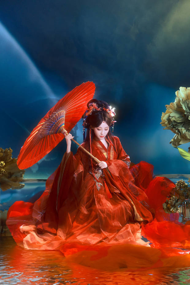 祝绪丹演绎《暗夜修罗》:红衣执伞,危险迷人 -2 祝绪丹演绎《暗夜修罗》:红衣执伞,危险迷人 -2