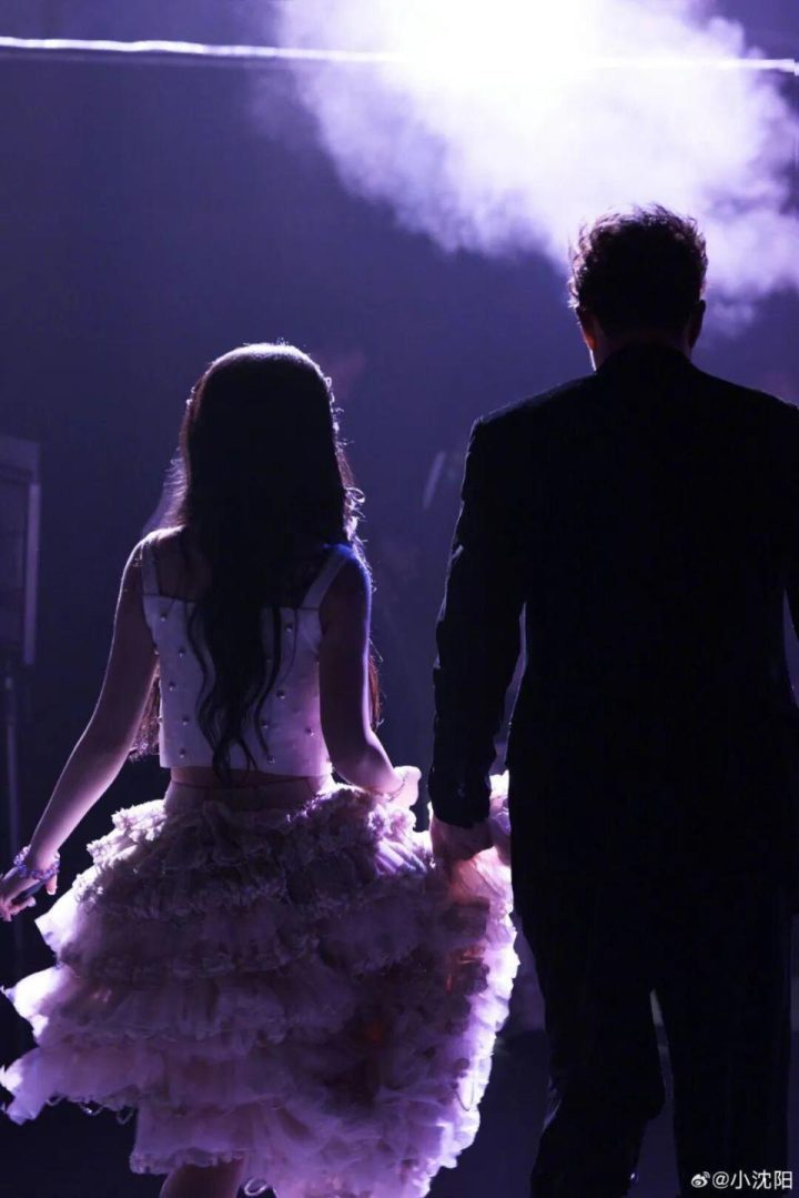 肖战、容祖儿、成龙、王力宏“围观”:小沈阳父女互动遭抬下台 -3 肖战、容祖儿、成龙、王力宏“围观”:小沈阳父女互动遭抬下台 -3